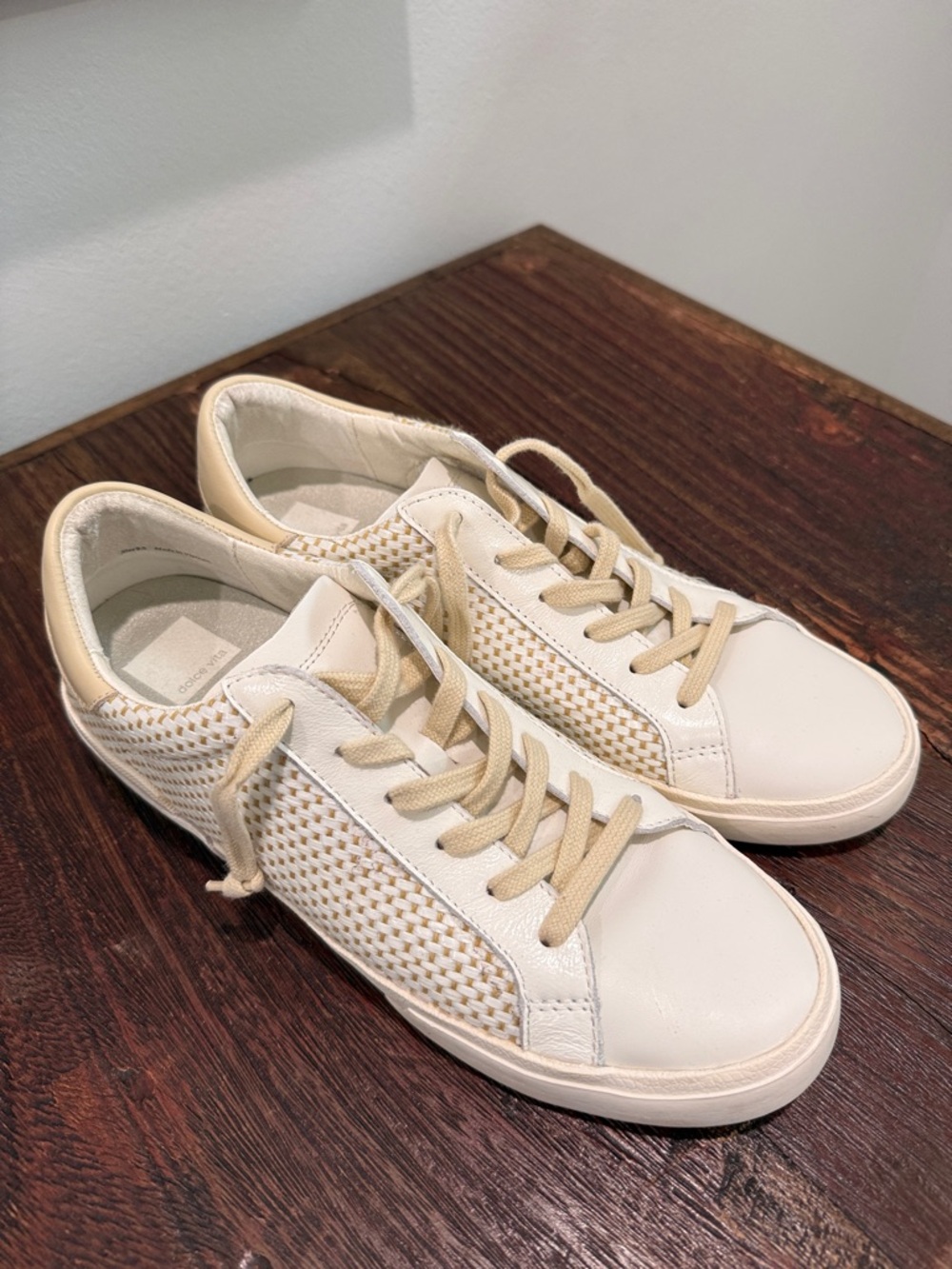 Dolce Vita Cream & White Low-Top Sneakers